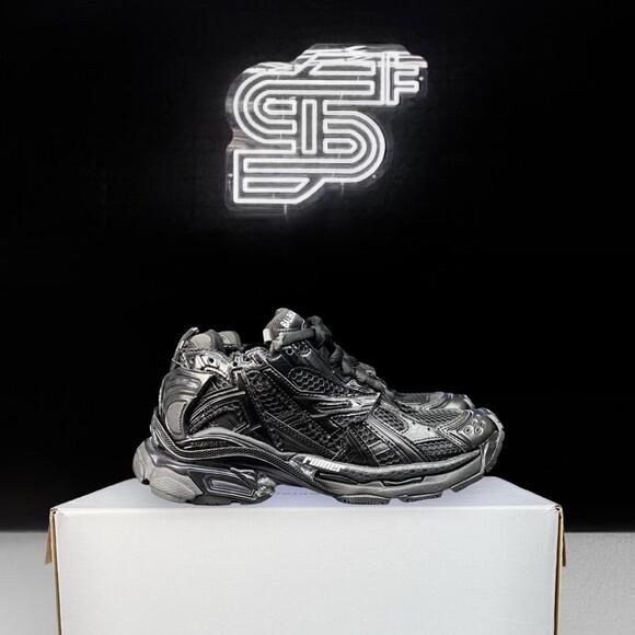Balenciaga Runner Black/Black - Picture 1 of 7